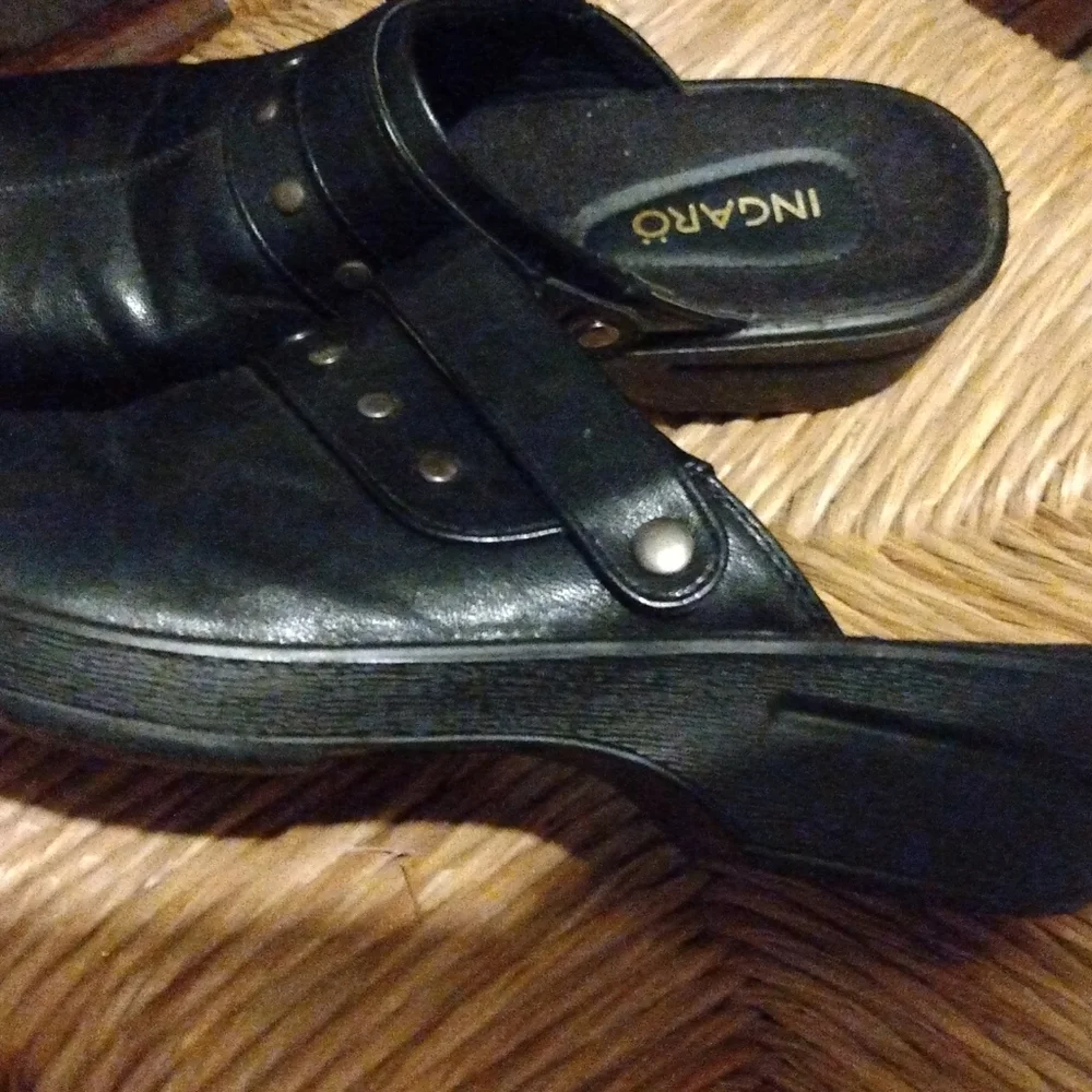 Shoes - Picture 2 of 7